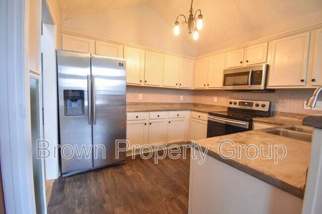 Building Photo - 112 Camrose Ct