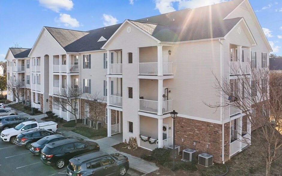 Building Photo - 3015 Winston Dr