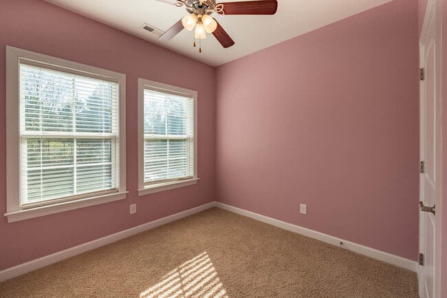 Building Photo - 319 Legends Way