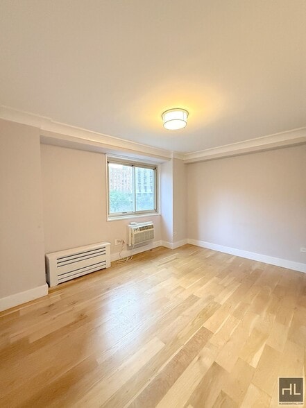 Building Photo - 3 bedroom 1 bathroom WEST 93 STREET