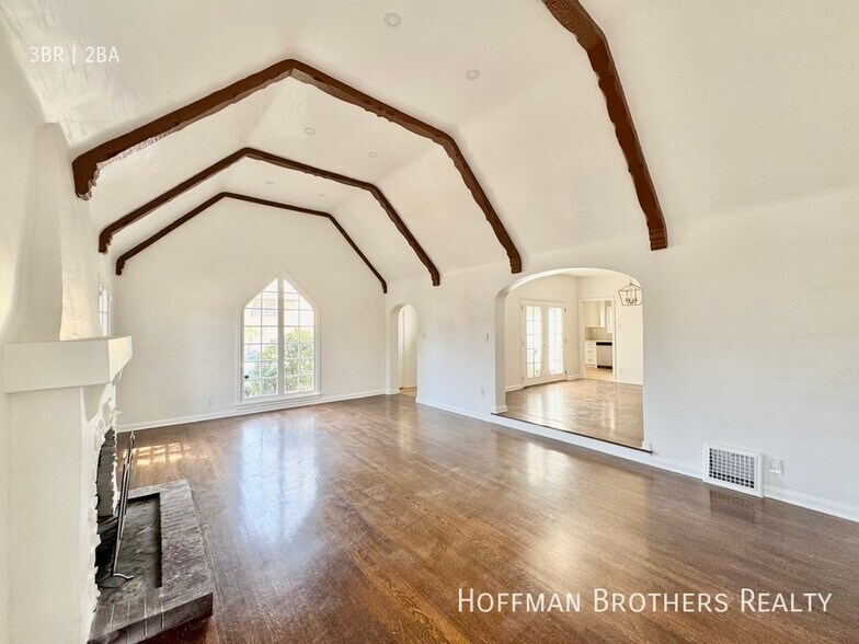 Building Photo - 302 N Mansfield Ave