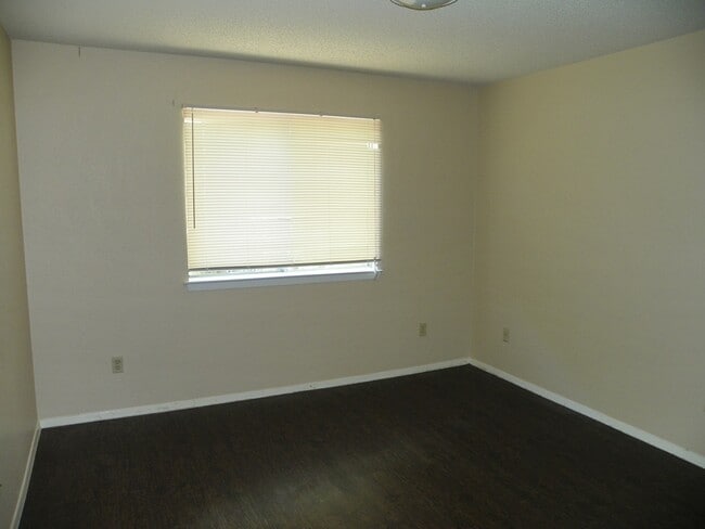 Building Photo - 9706 Eastwend Dr