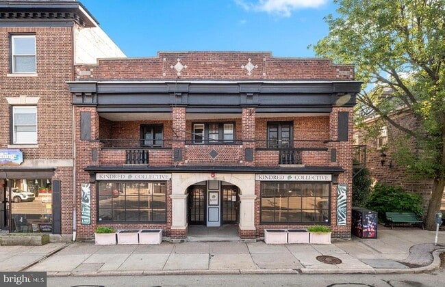 Primary Photo - 838 W Lancaster Ave