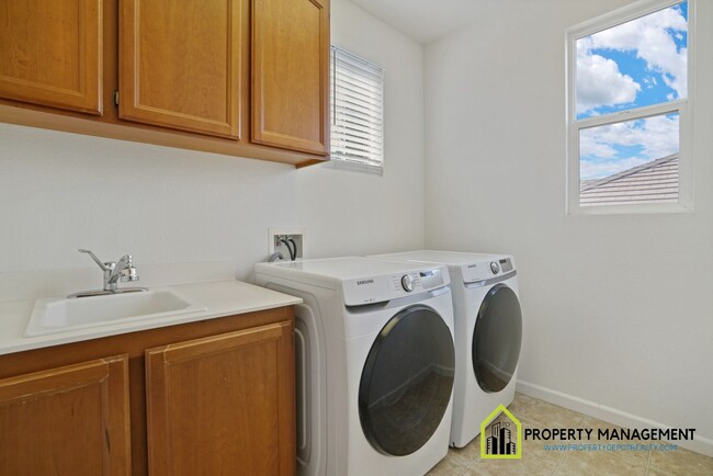 Building Photo - Charming 3-4 Bedroom Home with Top-Rated S...