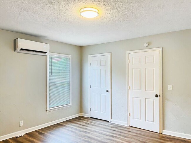 Building Photo - 405 Pleasant Run Rd