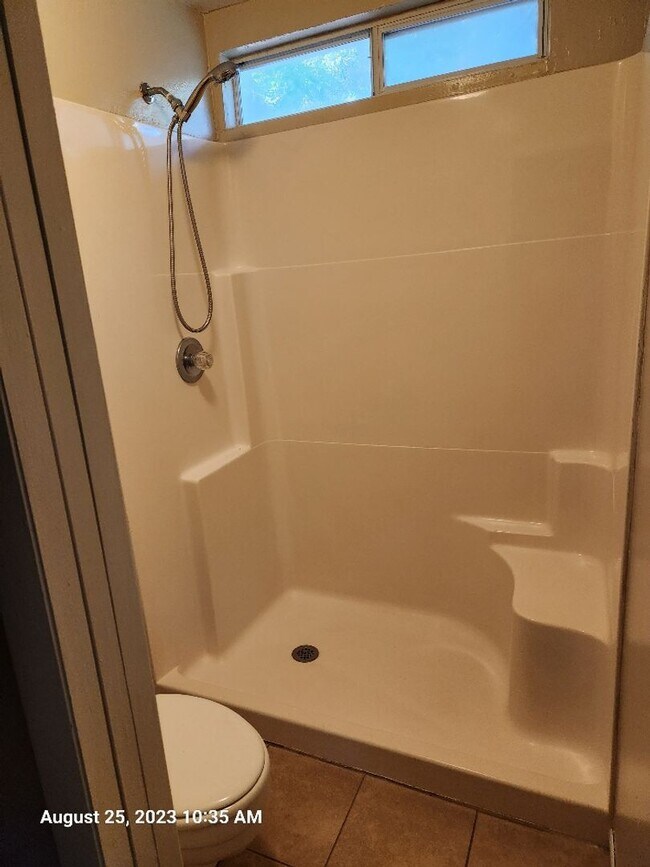 Building Photo - Back on Market!