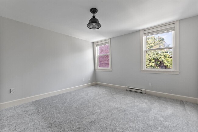 Building Photo - 403 Marlborough St