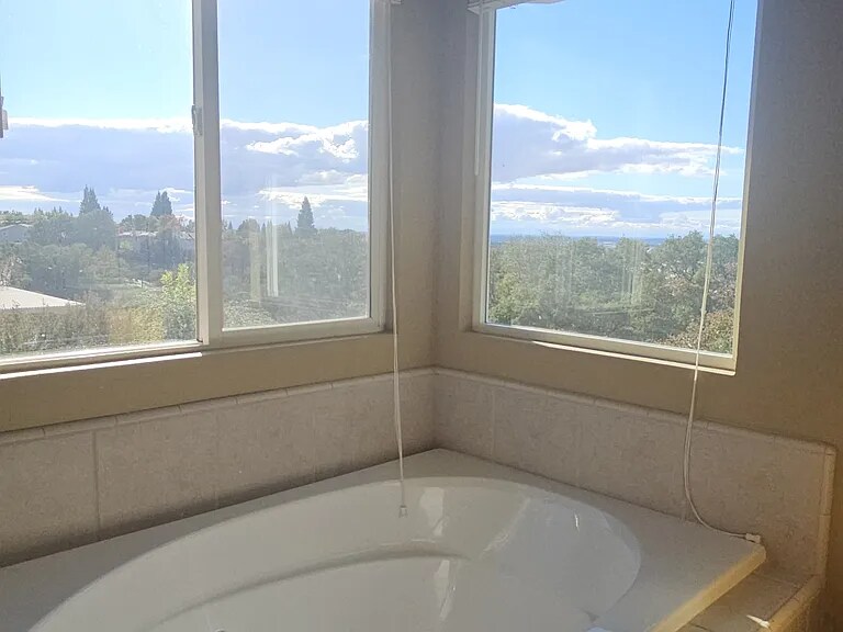 Building Photo - 3004 Fox Hill Dr