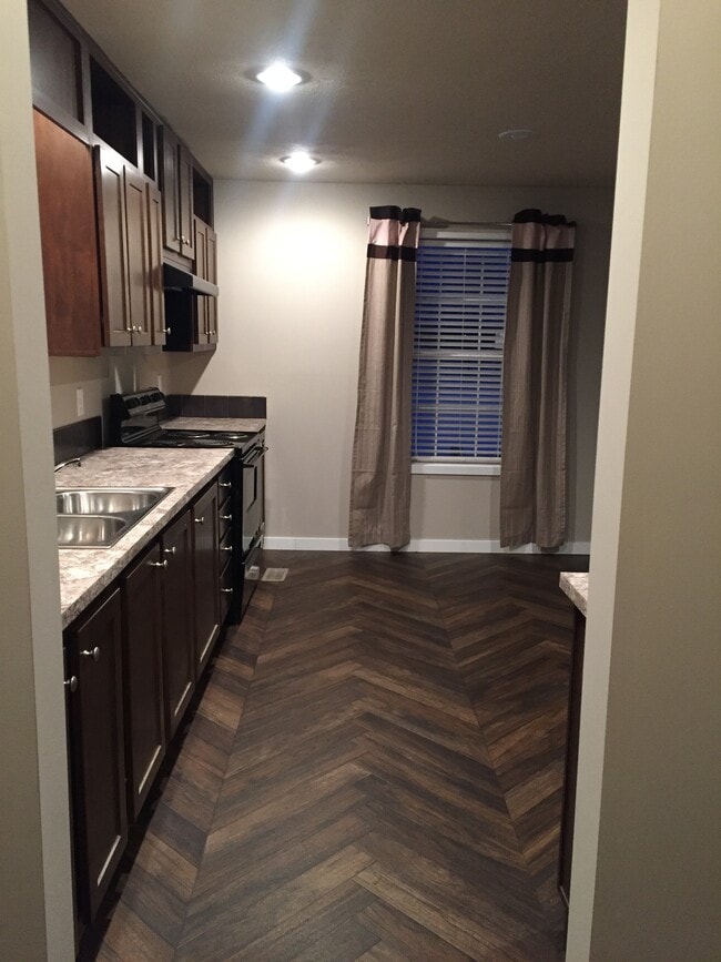 Building Photo - 558 Bowline Blvd