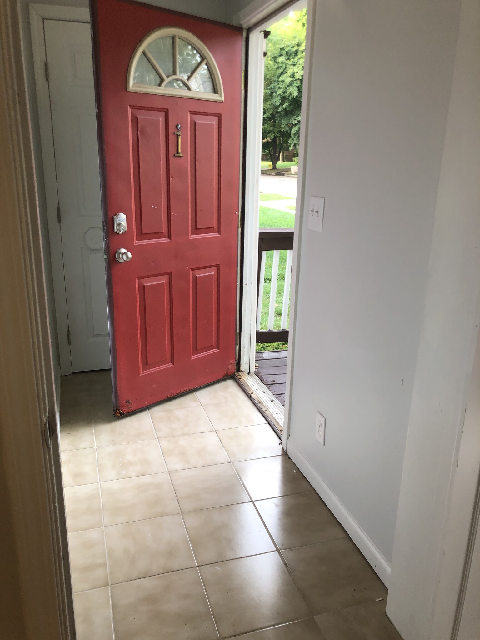 front entry door/closet - 206 N Normal St