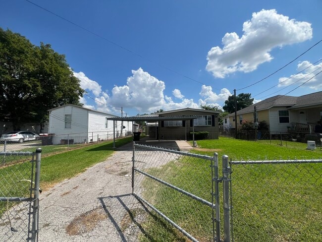 Primary Photo - 14122 Waxahachie St