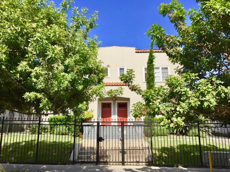 Exterior - 160 S Catalina St