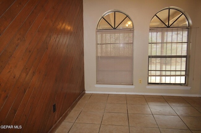 Building Photo - 10711 Ivanhoe Dr