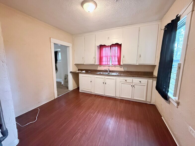 Building Photo - 2747 Rush Blvd