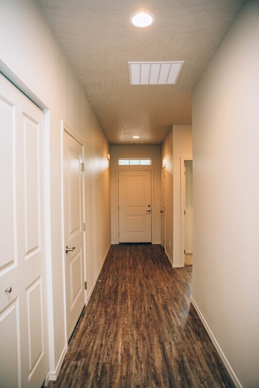 Building Photo - 302 S Marigold Ln