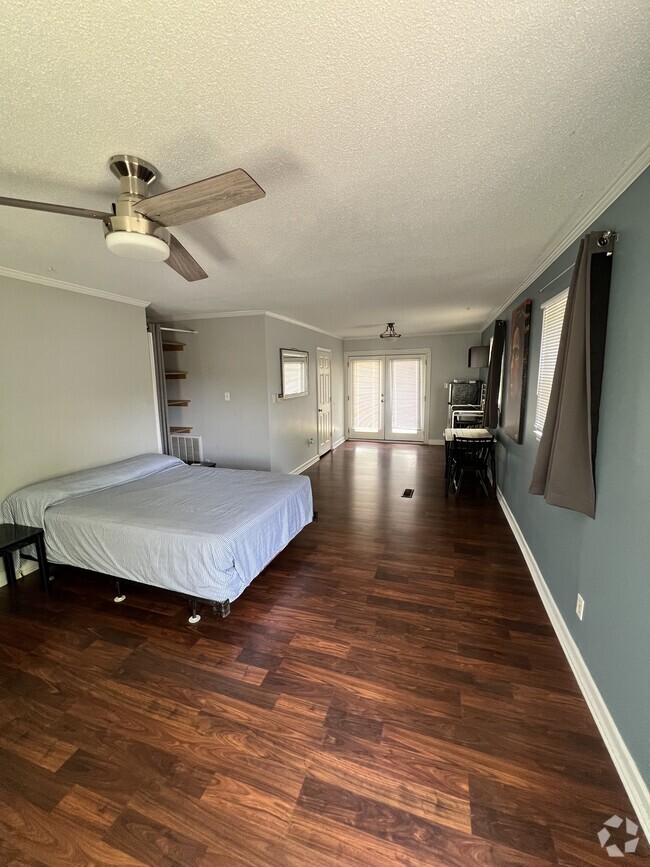 Building Photo - 1240 Shady Oak Trl