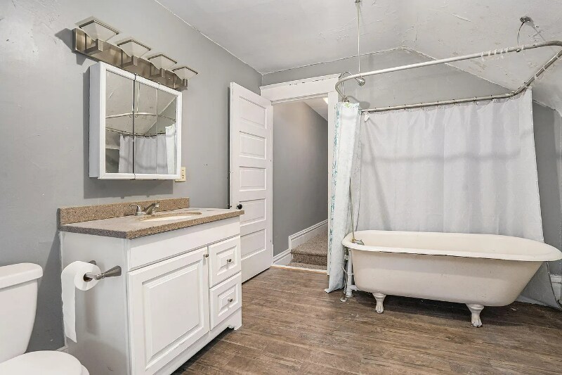 Building Photo - 823 Oakland Dr