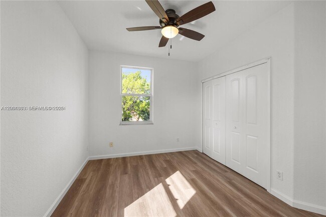 Building Photo - 16449 SW 84th Pl