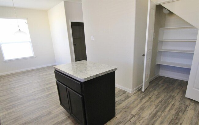 Building Photo - 6259 Brenwood Cir