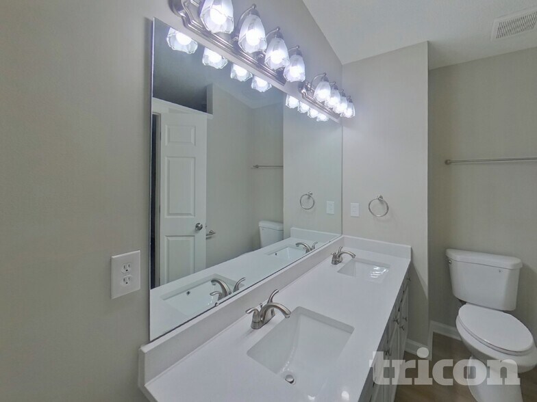 Building Photo - 722 Foxborough Rd