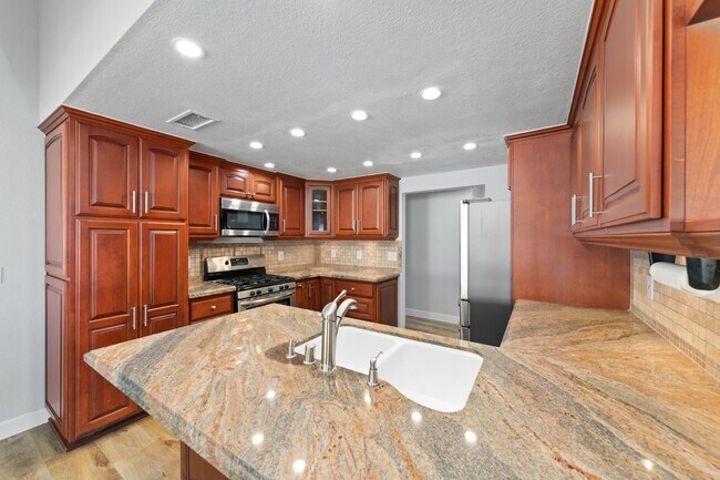 Building Photo - Modern Eco-Friendly Oasis in Central San D...
