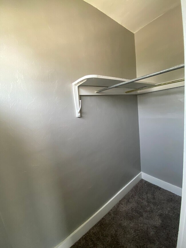 Building Photo - -520/522