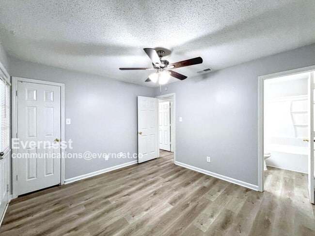 Building Photo - 5883 Garden Walk W