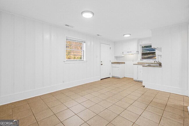 Building Photo - 4140 Rainbow Dr