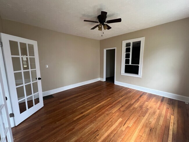 Building Photo - 1414 W Main St