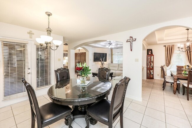 Building Photo - 2040 Cochiti Dr
