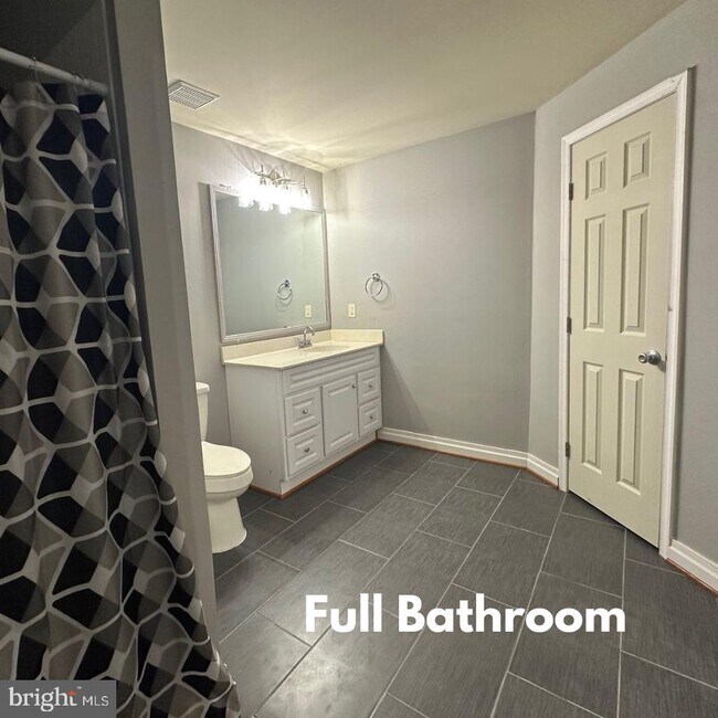 Building Photo - 2893 Myrtlewood Dr