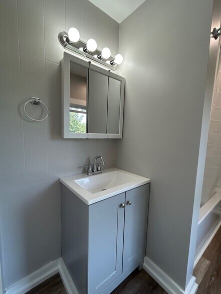 Primary Bath - 9 7th St