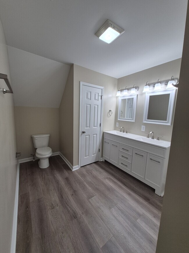 Building Photo - 209 Charlotte Cir