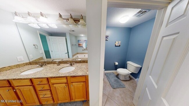 Building Photo - 2228 Beach Dr
