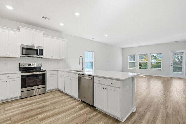 Building Photo - 145 Binscombe Ln