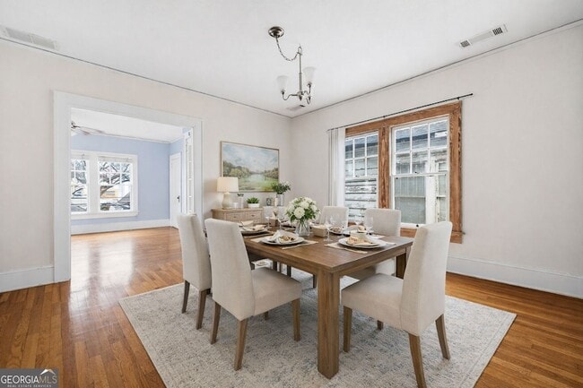 Building Photo - 114 E Maple St