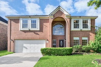 Building Photo - Spacious 4-Bedroom Home with Private Office & Room for Everyone!