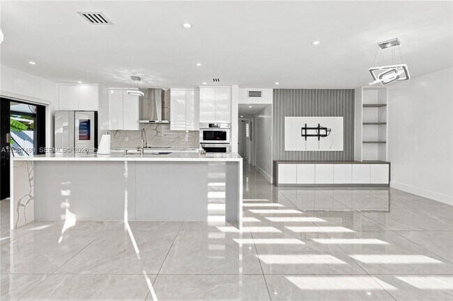 Building Photo - 9298 Jamaica Dr