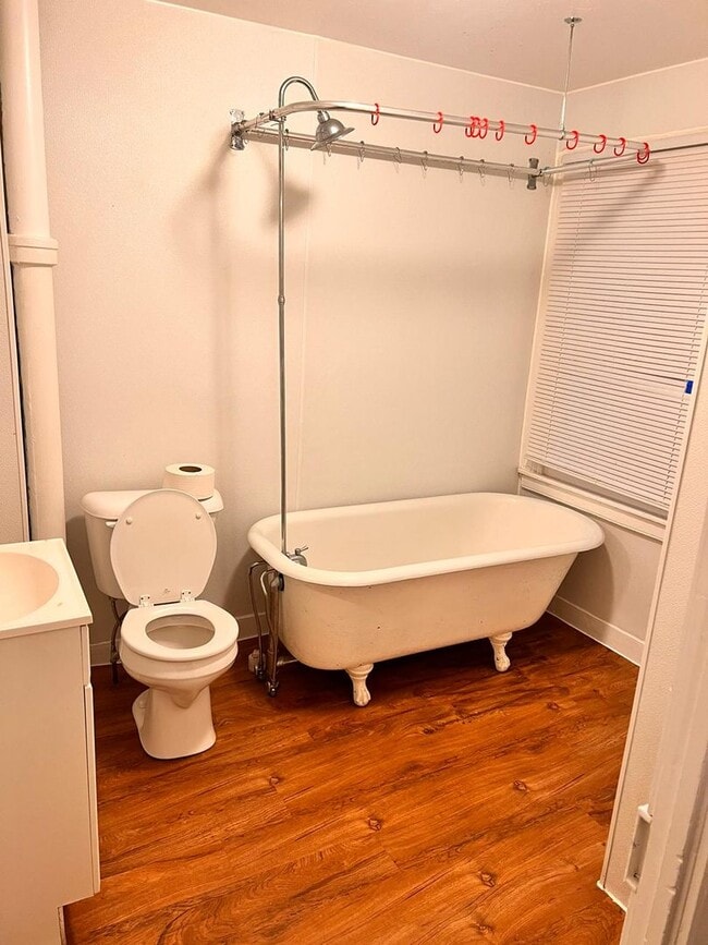 Building Photo - 3 Bedroom House, Garage-York City SD