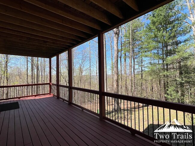 Building Photo - LUXURY MOUNTAIN LIVING IN GATED COMMUNITY