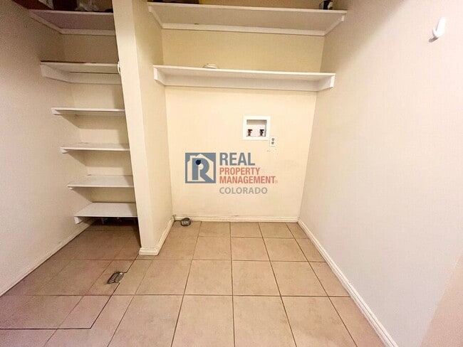 Building Photo - 1319 Potter Dr