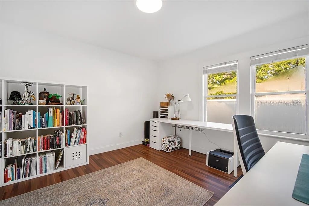 Building Photo - 212 W North Bay St