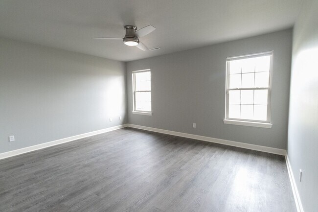 Building Photo - Condominium Convenience in Columbia!