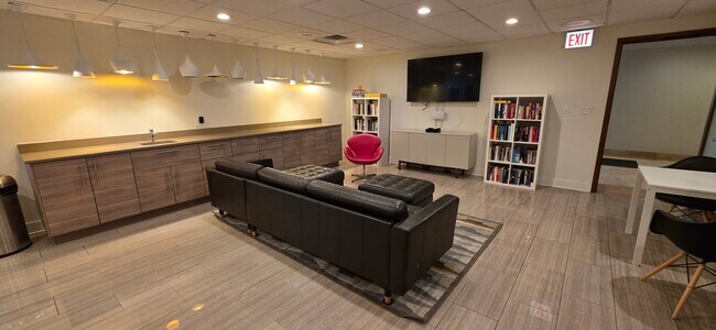 Building Photo - 1221 N Dearborn Pkwy