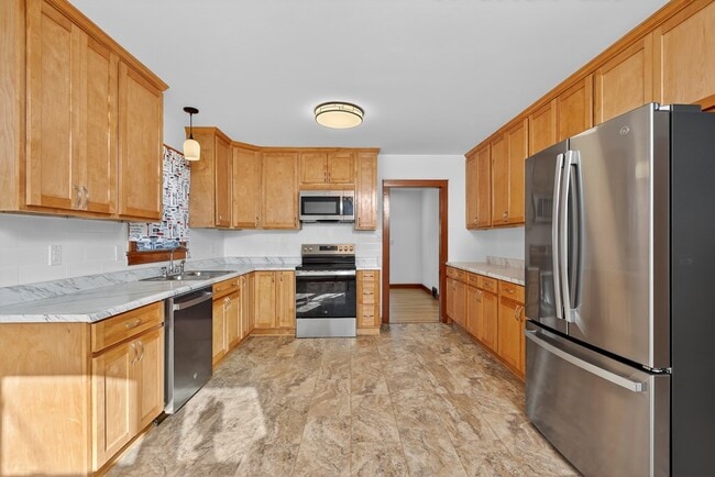 Building Photo - 250 Gillespie Dr NE