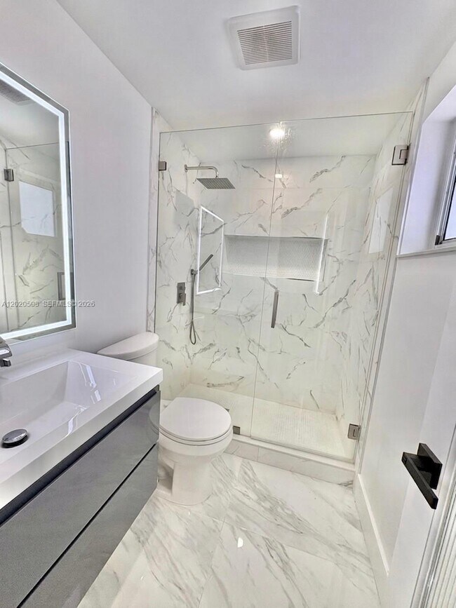 Building Photo - 2430 Key Largo Ln