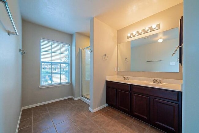 Building Photo - Charming 4 beds 3.5 baths in Spring