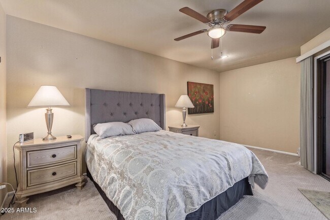 Building Photo - 4303 E Cactus Rd