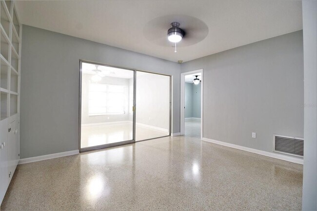 Building Photo - 1001 Brookside Dr