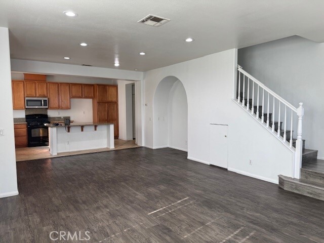 Building Photo - 2750 E Oak Hill Dr
